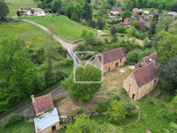 Corps de Ferme à Rénover avec Potentiel à Sarlat, Dordogne 