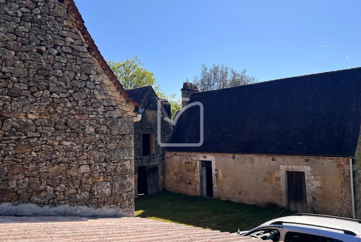 Corps de Ferme à Rénover avec Potentiel à Sarlat, Dordogne 