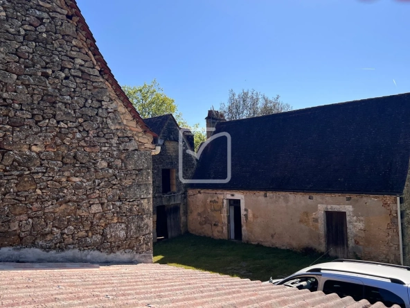 Corps de Ferme à Rénover avec Potentiel à Sarlat, Dordogne 