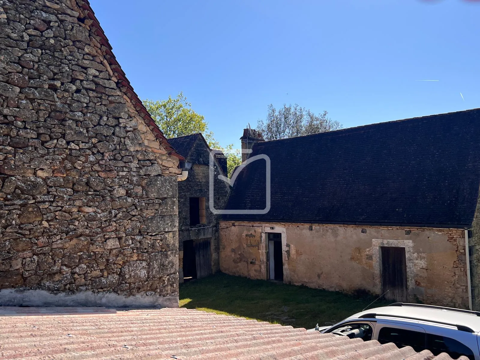 Corps de Ferme à Rénover avec Potentiel à Sarlat, Dordogne 
