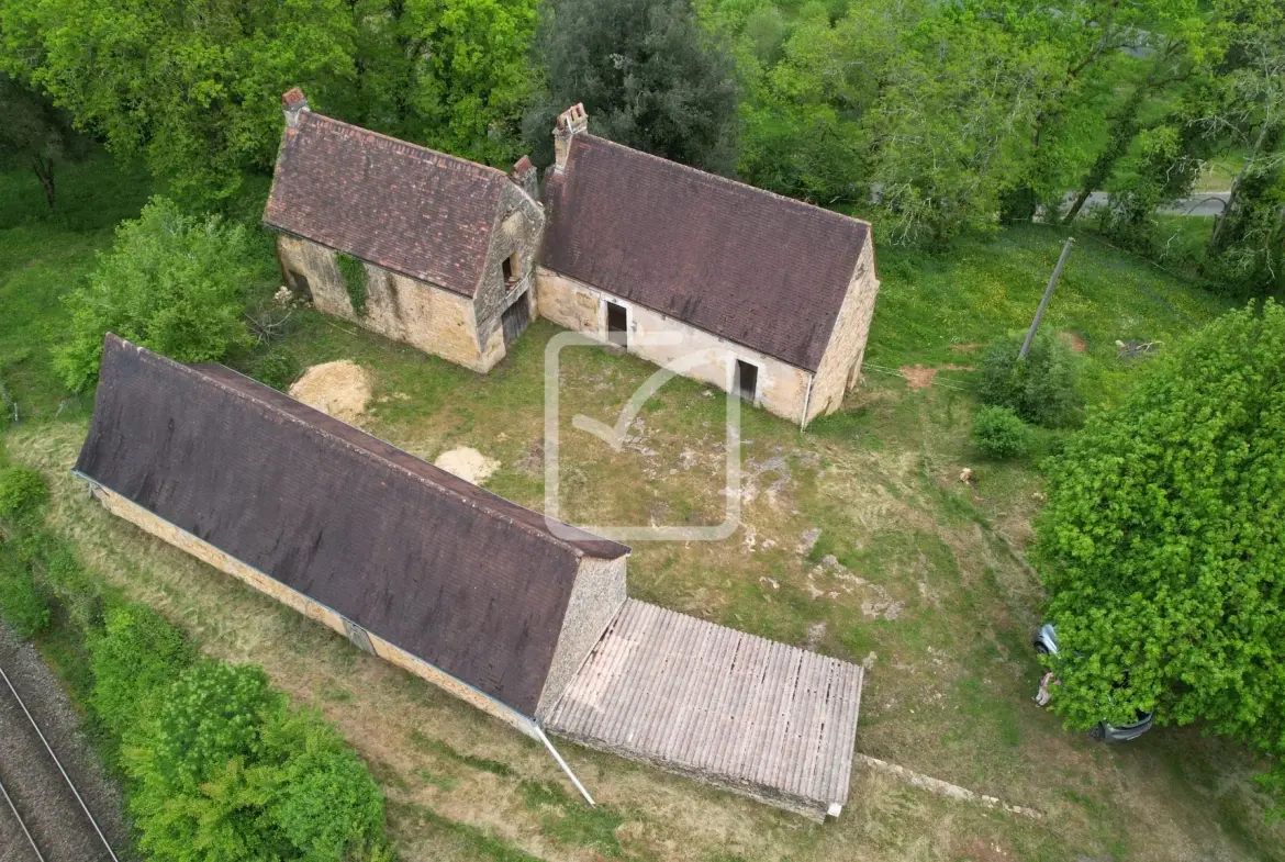 Corps de Ferme à Rénover avec Potentiel à Sarlat, Dordogne 