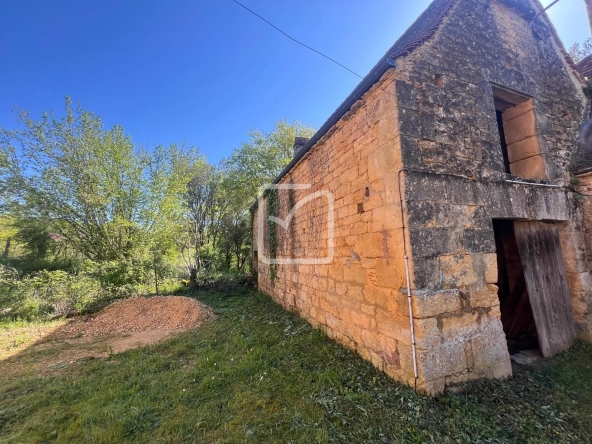 Corps de Ferme à Rénover avec Potentiel à Sarlat, Dordogne 