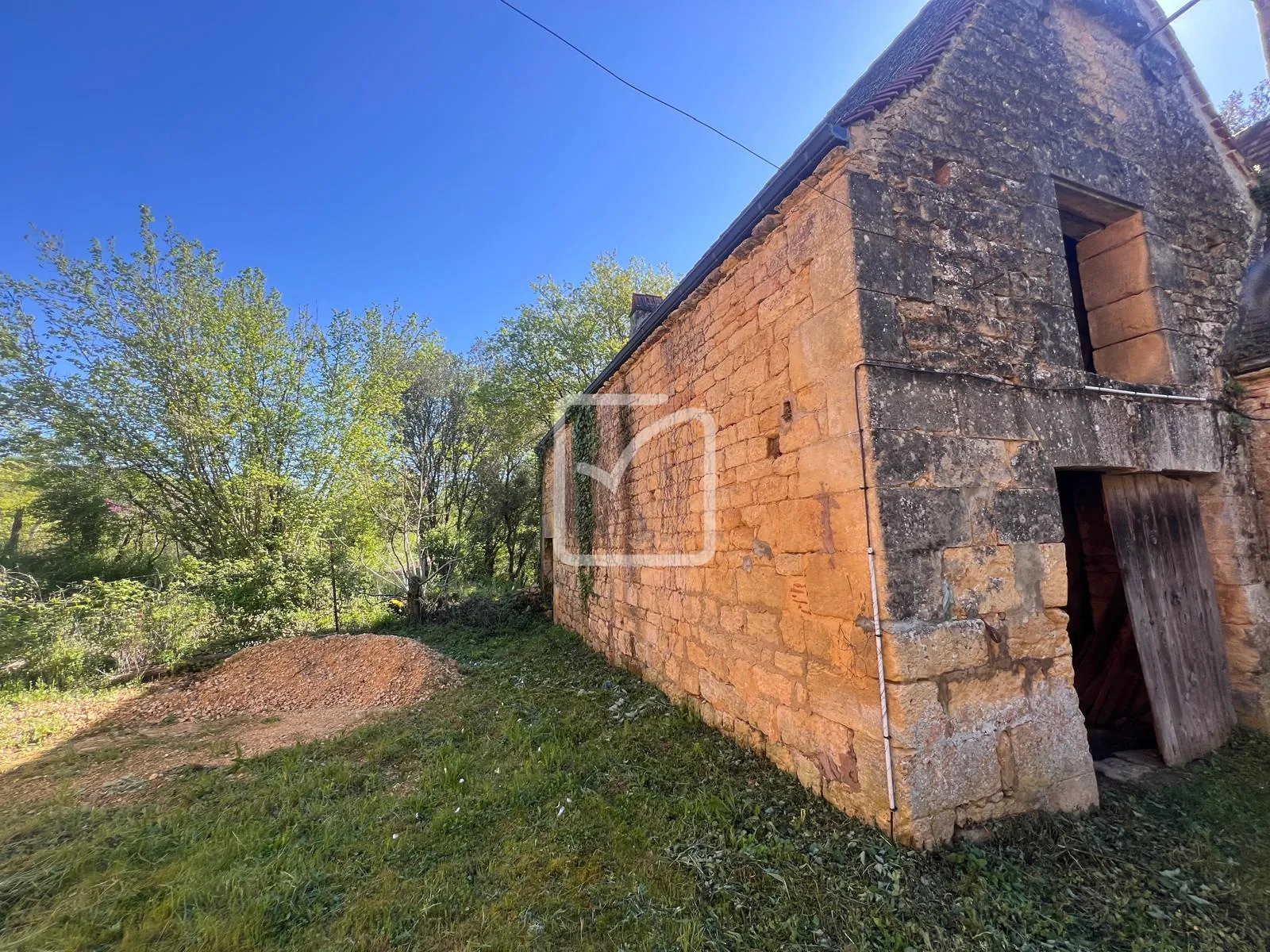 Corps de Ferme à Rénover avec Potentiel à Sarlat, Dordogne 