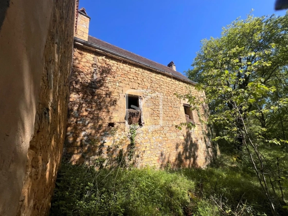Corps de Ferme à Rénover avec Potentiel à Sarlat, Dordogne 