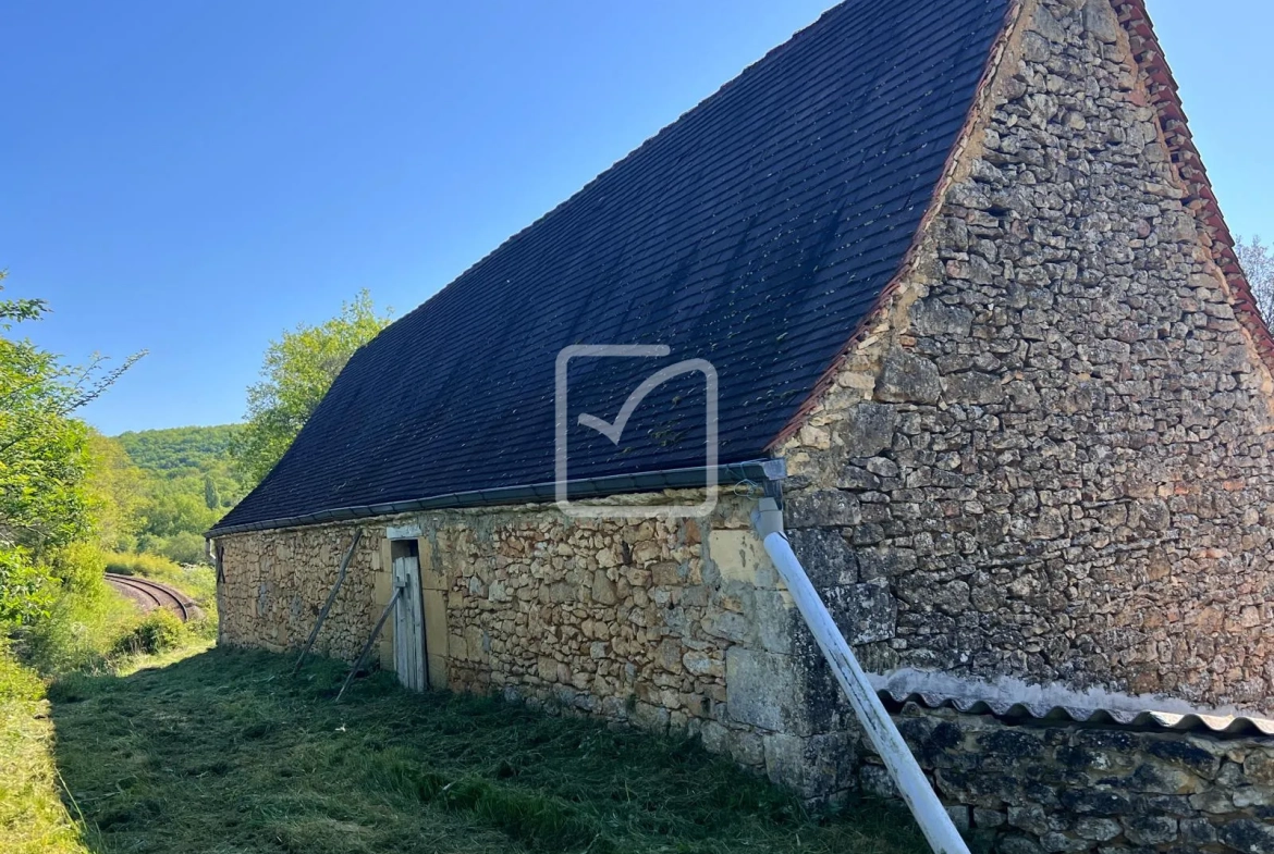 Corps de Ferme à Rénover avec Potentiel à Sarlat, Dordogne 