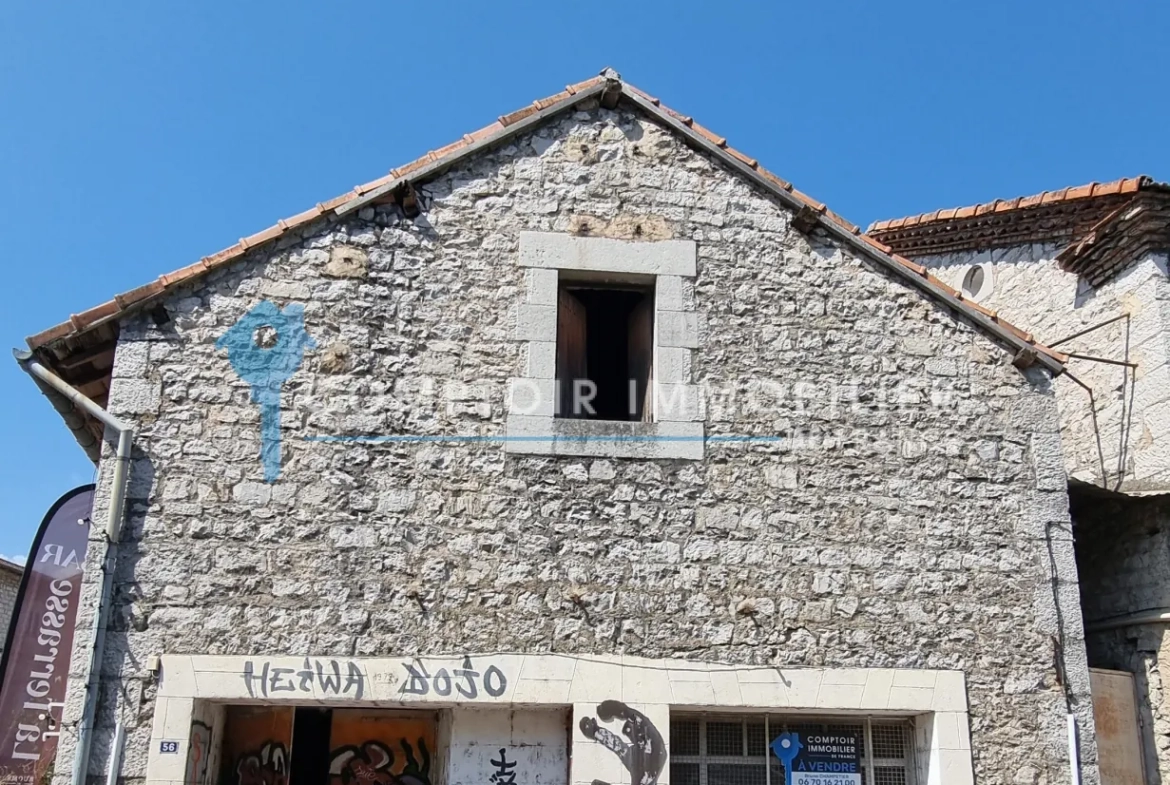 Ancien bâtiment à Ruoms de 310 m² avec permis de transformation en logement 