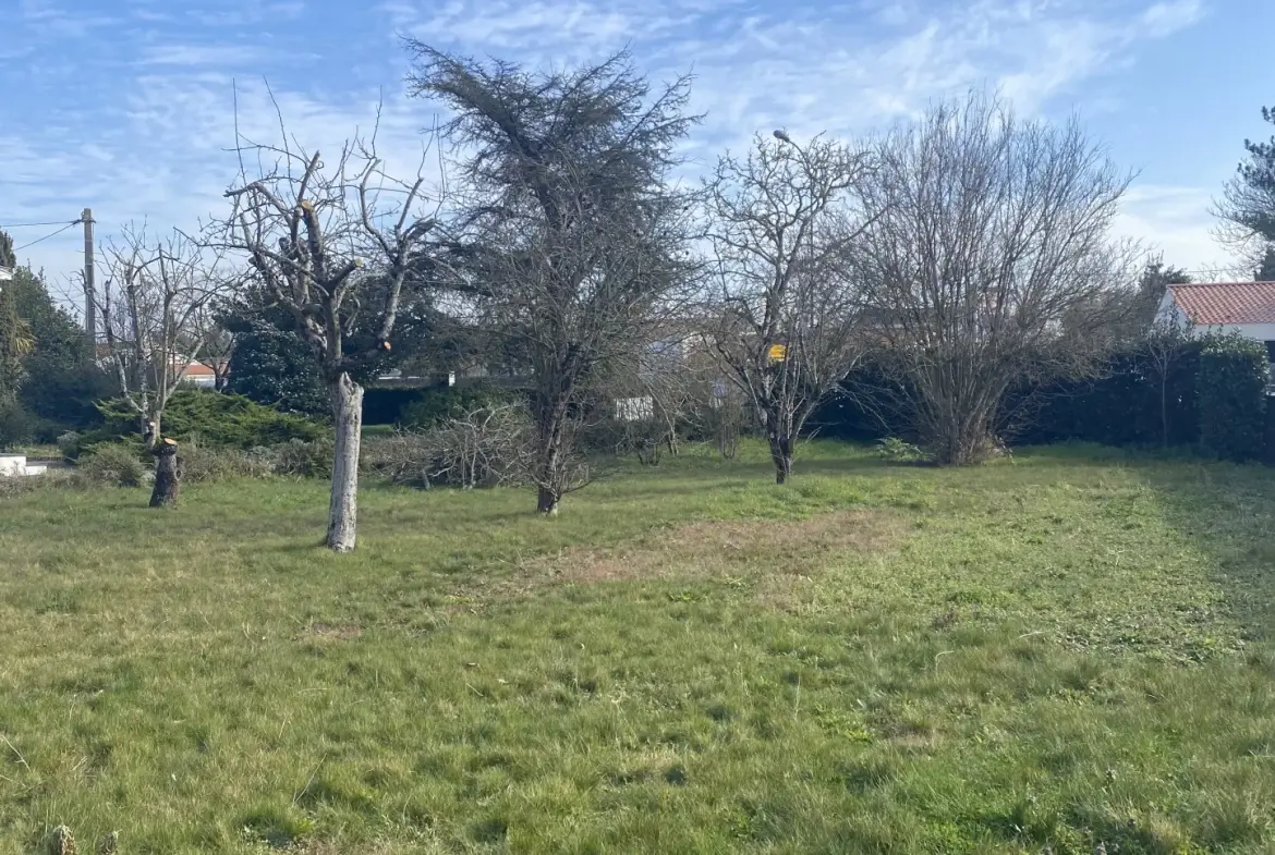 Terrain constructible de 700 m² à Challans proche Hyper U – Opportunité rare 