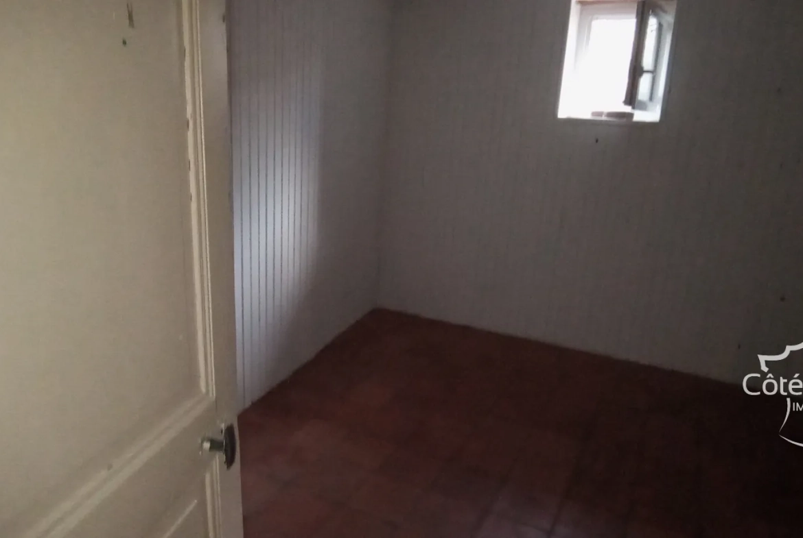 Maison de village avec terrasse, 3 chambres, garages à Saint-Jean-du-Pin 