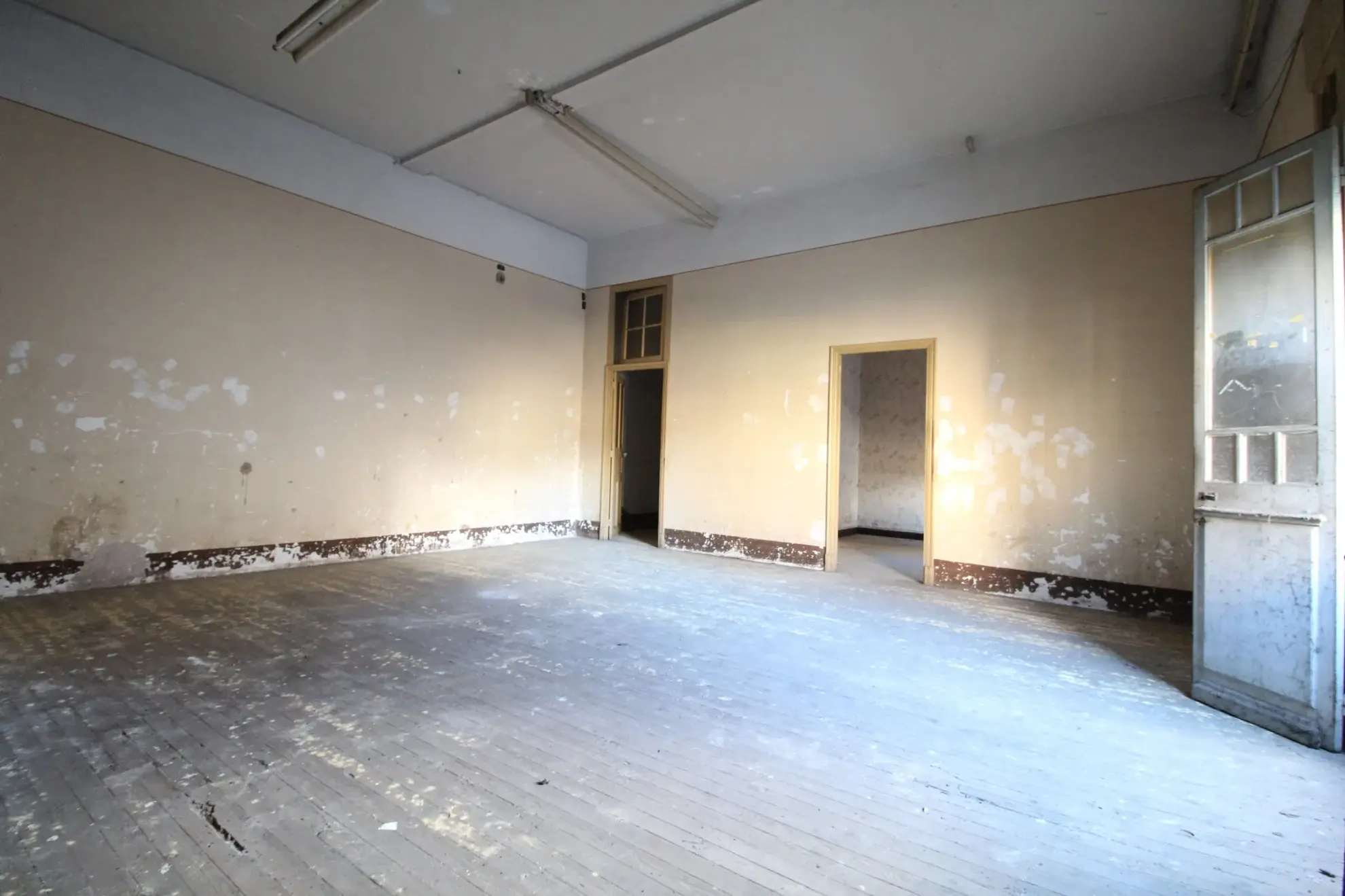 Maison avec appartement, local commercial et terrain à Saint-Affrique – Potentiel et emplacement idéal 
