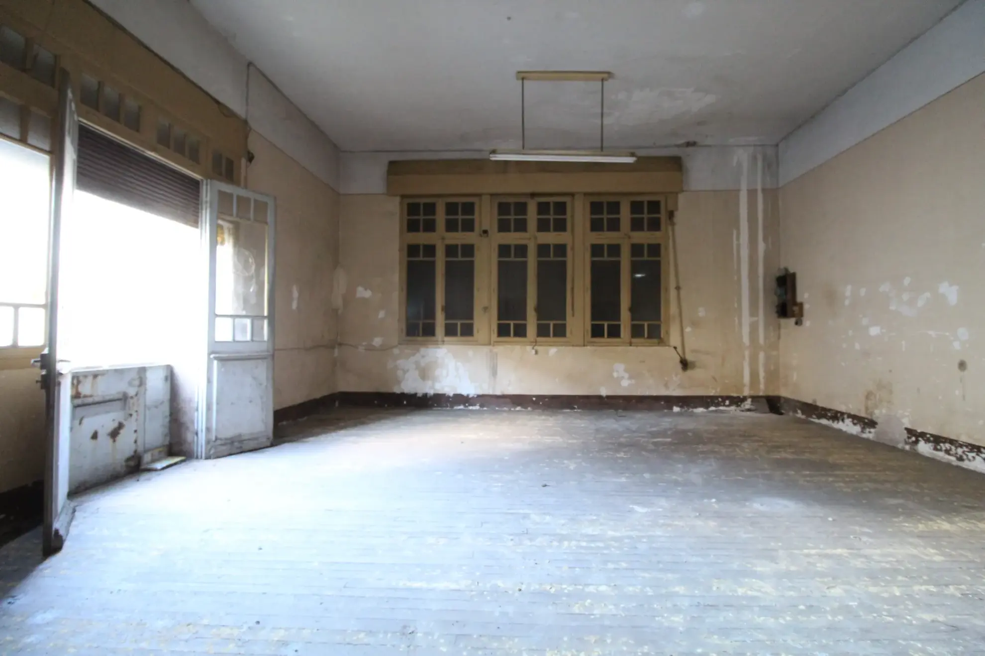 Maison avec appartement, local commercial et terrain à Saint-Affrique – Potentiel et emplacement idéal 