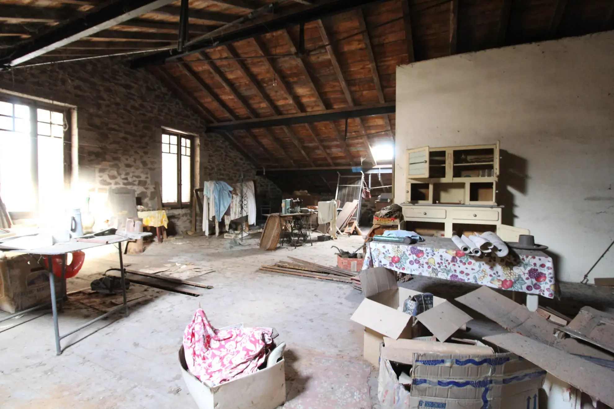 Maison avec appartement, local commercial et terrain à Saint-Affrique – Potentiel et emplacement idéal 