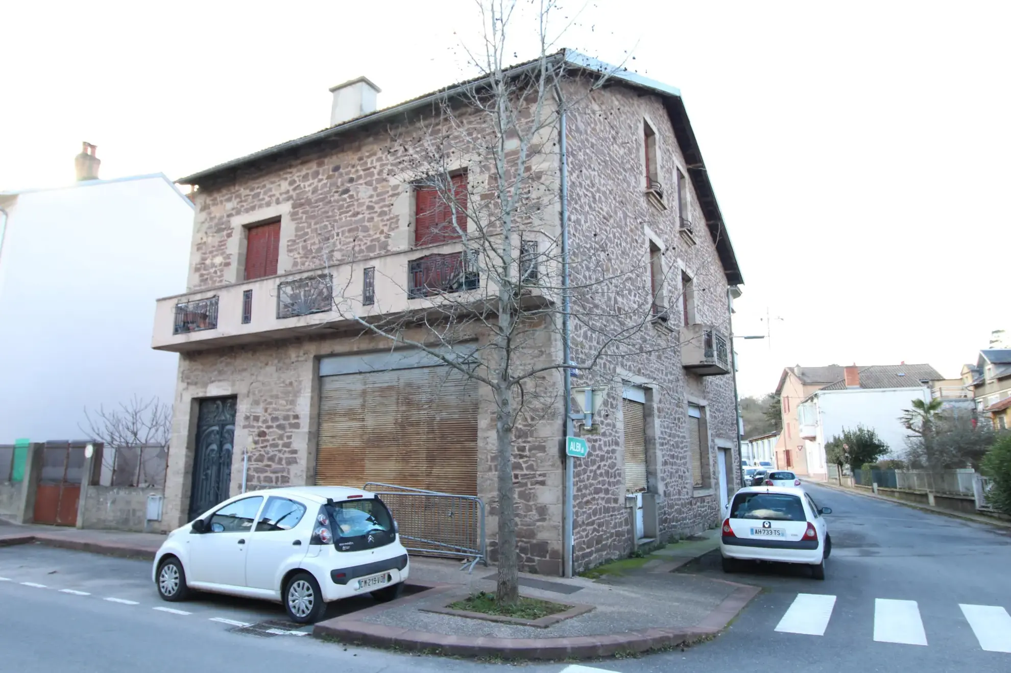 Maison avec appartement, local commercial et terrain à Saint-Affrique – Potentiel et emplacement idéal 