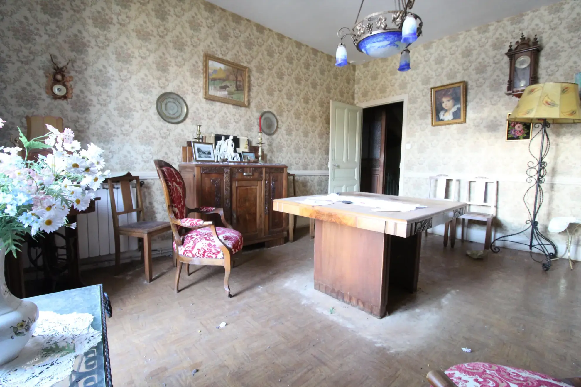 Maison avec appartement, local commercial et terrain à Saint-Affrique – Potentiel et emplacement idéal 