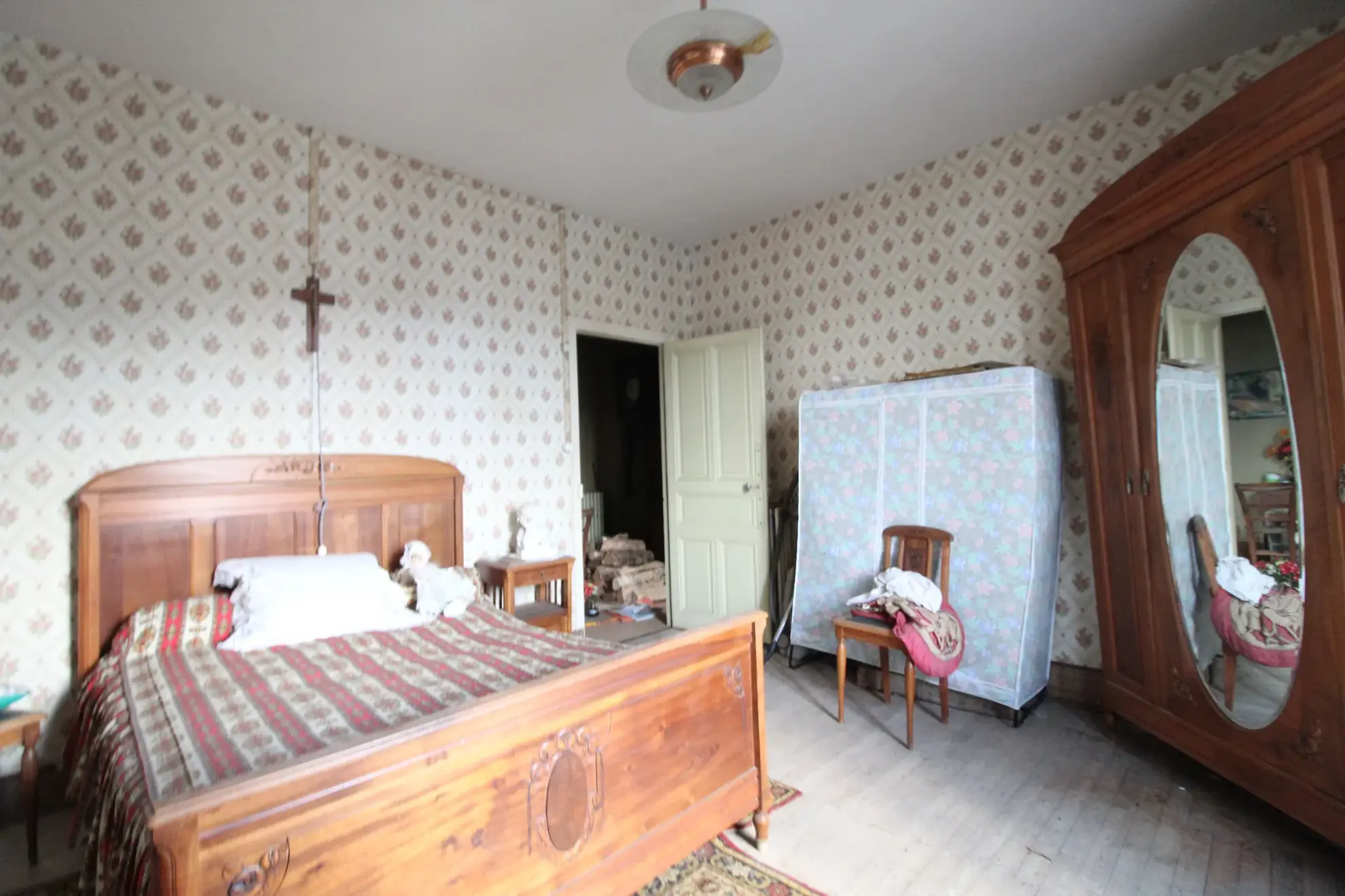Maison avec appartement, local commercial et terrain à Saint-Affrique – Potentiel et emplacement idéal 