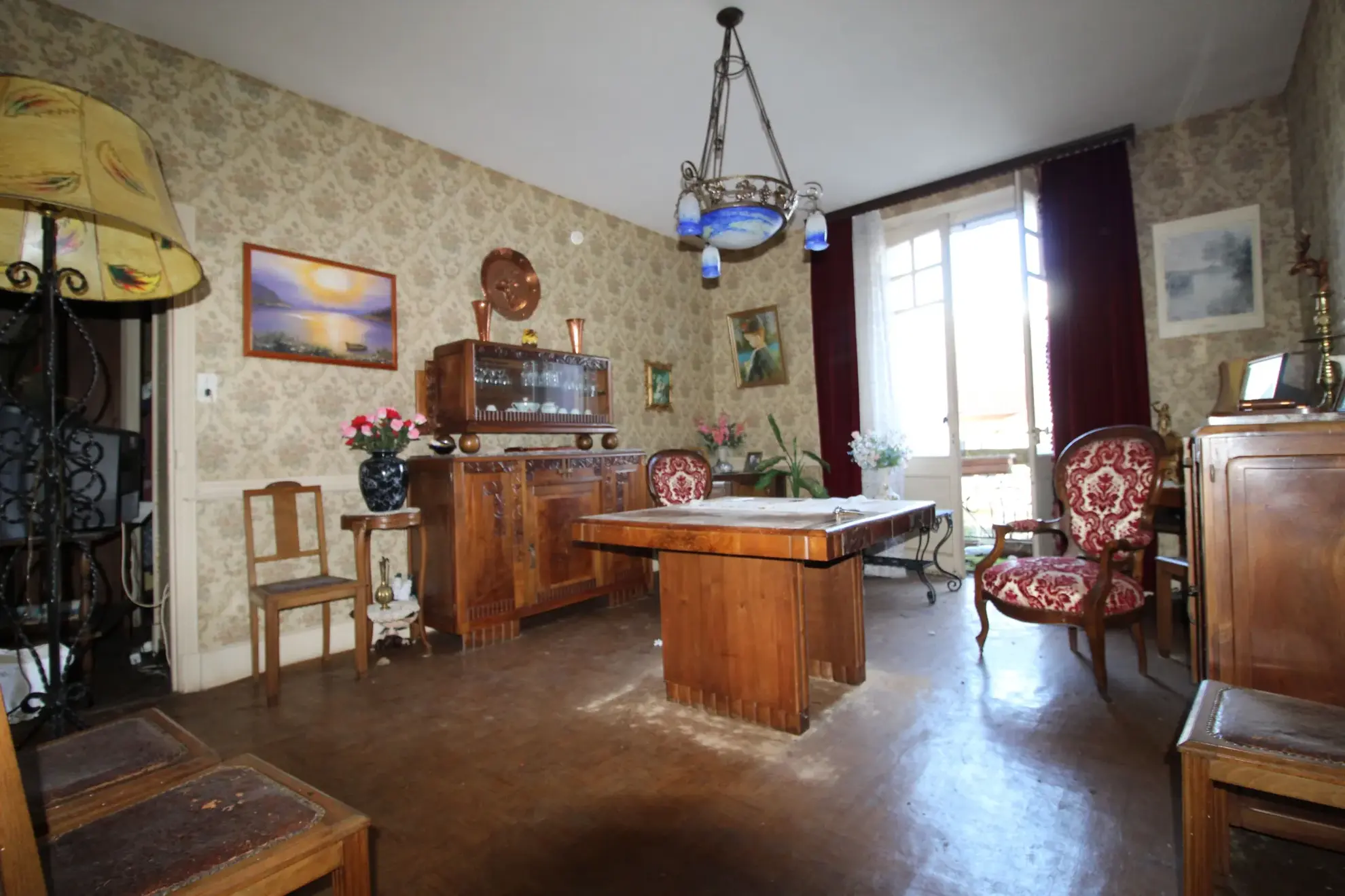 Maison avec appartement, local commercial et terrain à Saint-Affrique – Potentiel et emplacement idéal 