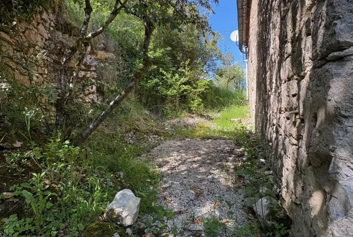 Charmante maison en pierre avec grand terrain dans le Lot (46) 