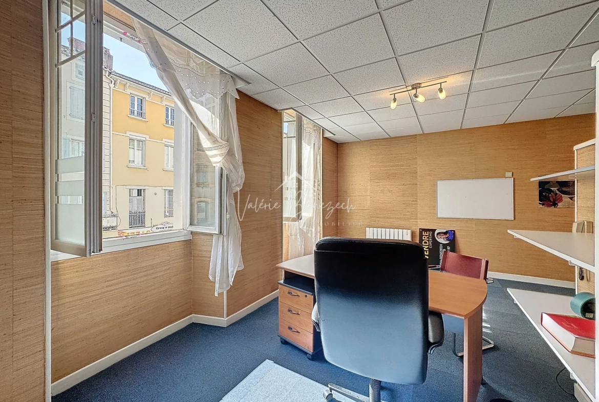 Espace de consultation lumineux à Saint-Affrique - 57 m² avec ascenseur 