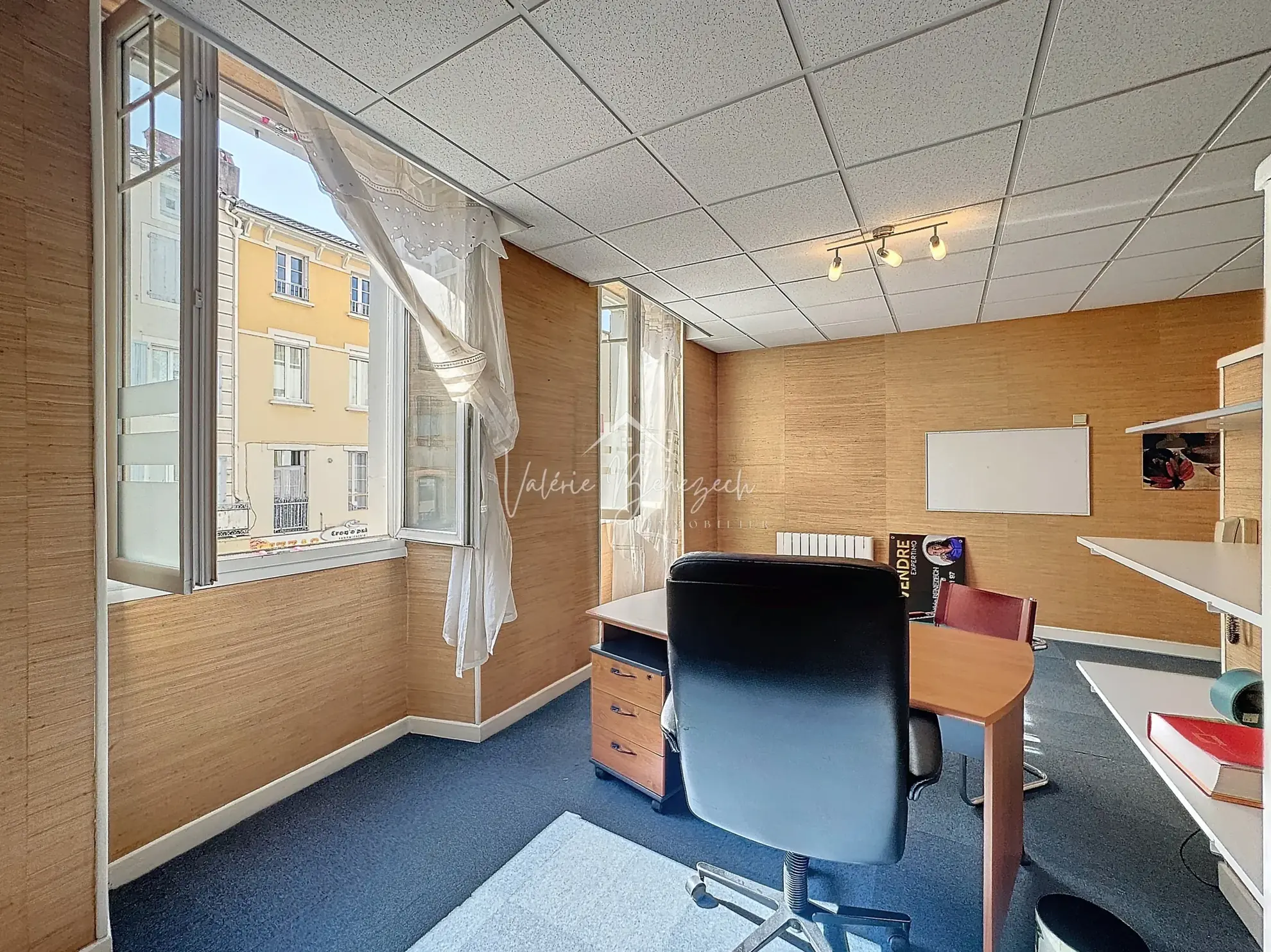 Espace de consultation lumineux à Saint-Affrique - 57 m² avec ascenseur 