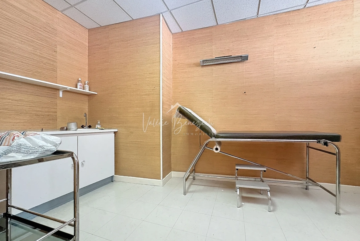 Espace de consultation lumineux à Saint-Affrique - 57 m² avec ascenseur 