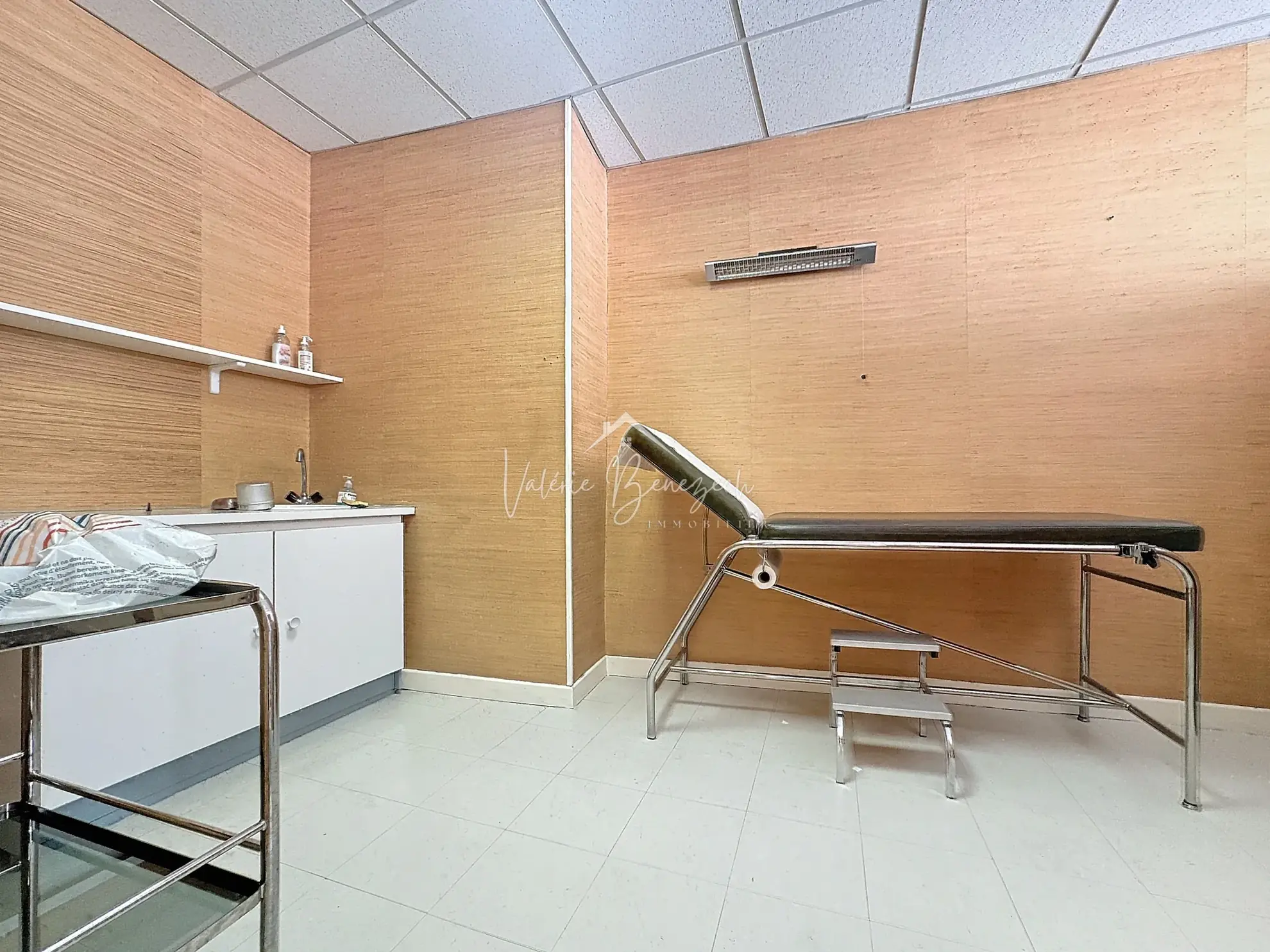 Espace de consultation lumineux à Saint-Affrique - 57 m² avec ascenseur 