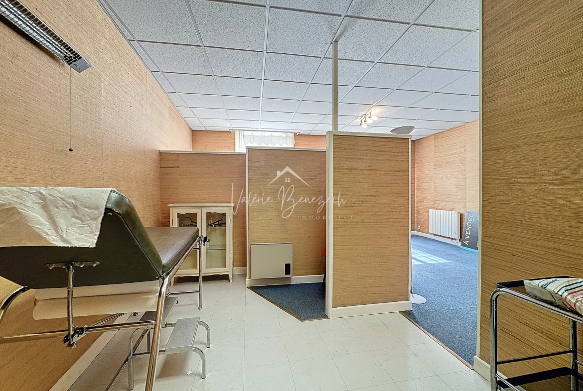 Espace de consultation lumineux à Saint-Affrique - 57 m² avec ascenseur 