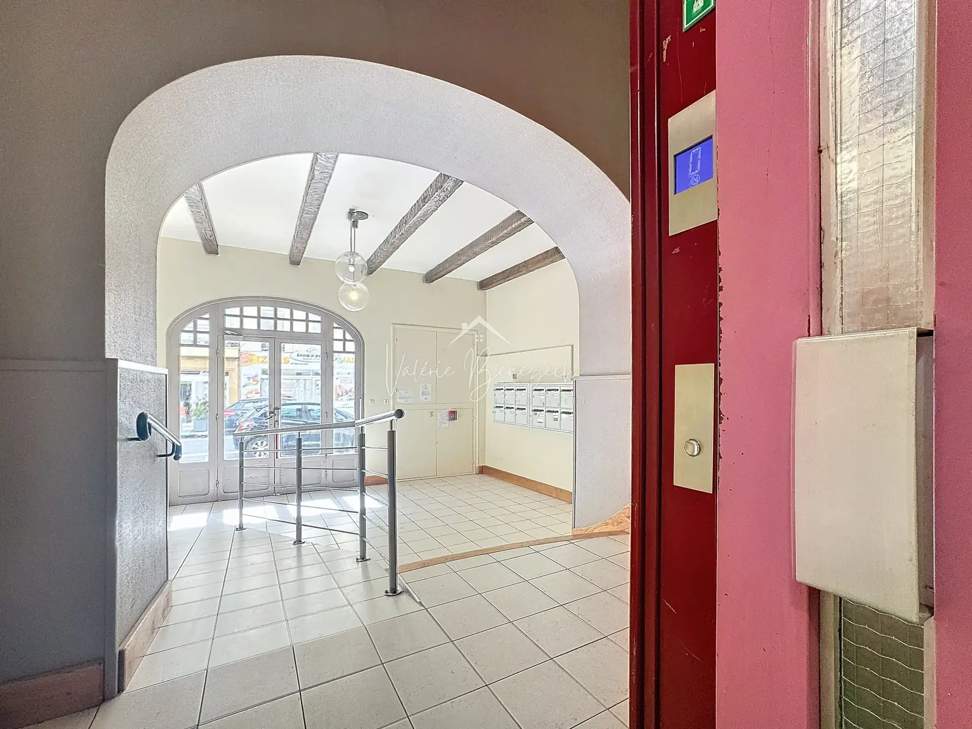 Espace de consultation lumineux à Saint-Affrique - 57 m² avec ascenseur 