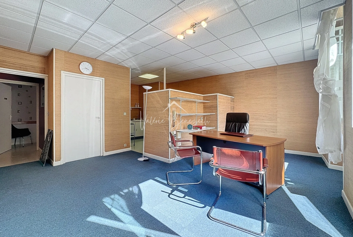 Espace de consultation lumineux à Saint-Affrique - 57 m² avec ascenseur 