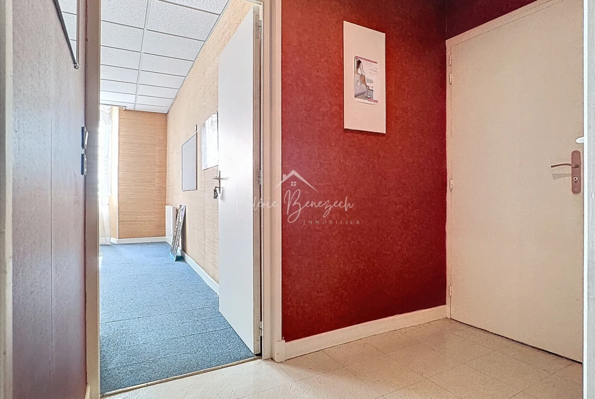 Espace de consultation lumineux à Saint-Affrique - 57 m² avec ascenseur 