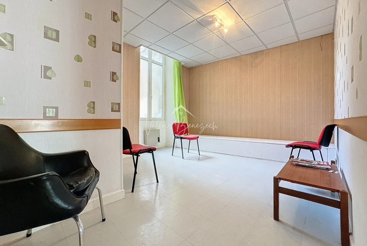 Espace de consultation lumineux à Saint-Affrique - 57 m² avec ascenseur 