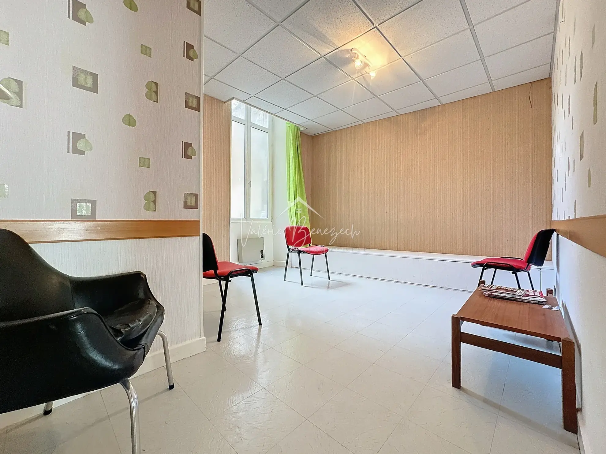 Espace de consultation lumineux à Saint-Affrique - 57 m² avec ascenseur 