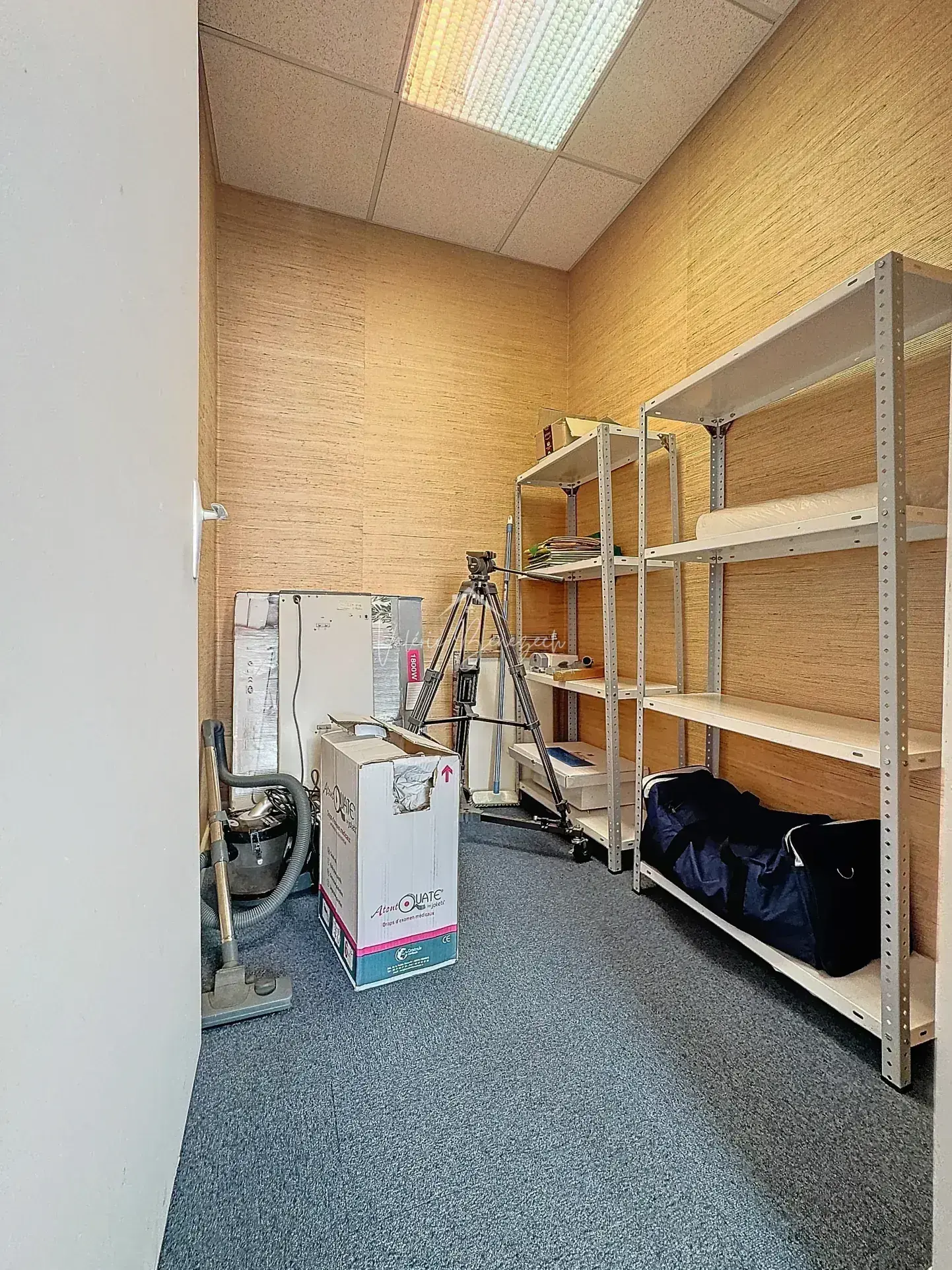 Espace de consultation lumineux à Saint-Affrique - 57 m² avec ascenseur 
