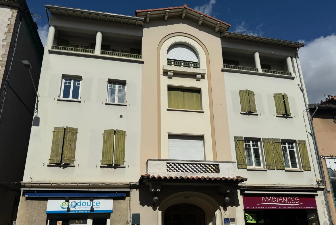 Espace de consultation lumineux à Saint-Affrique - 57 m² avec ascenseur 
