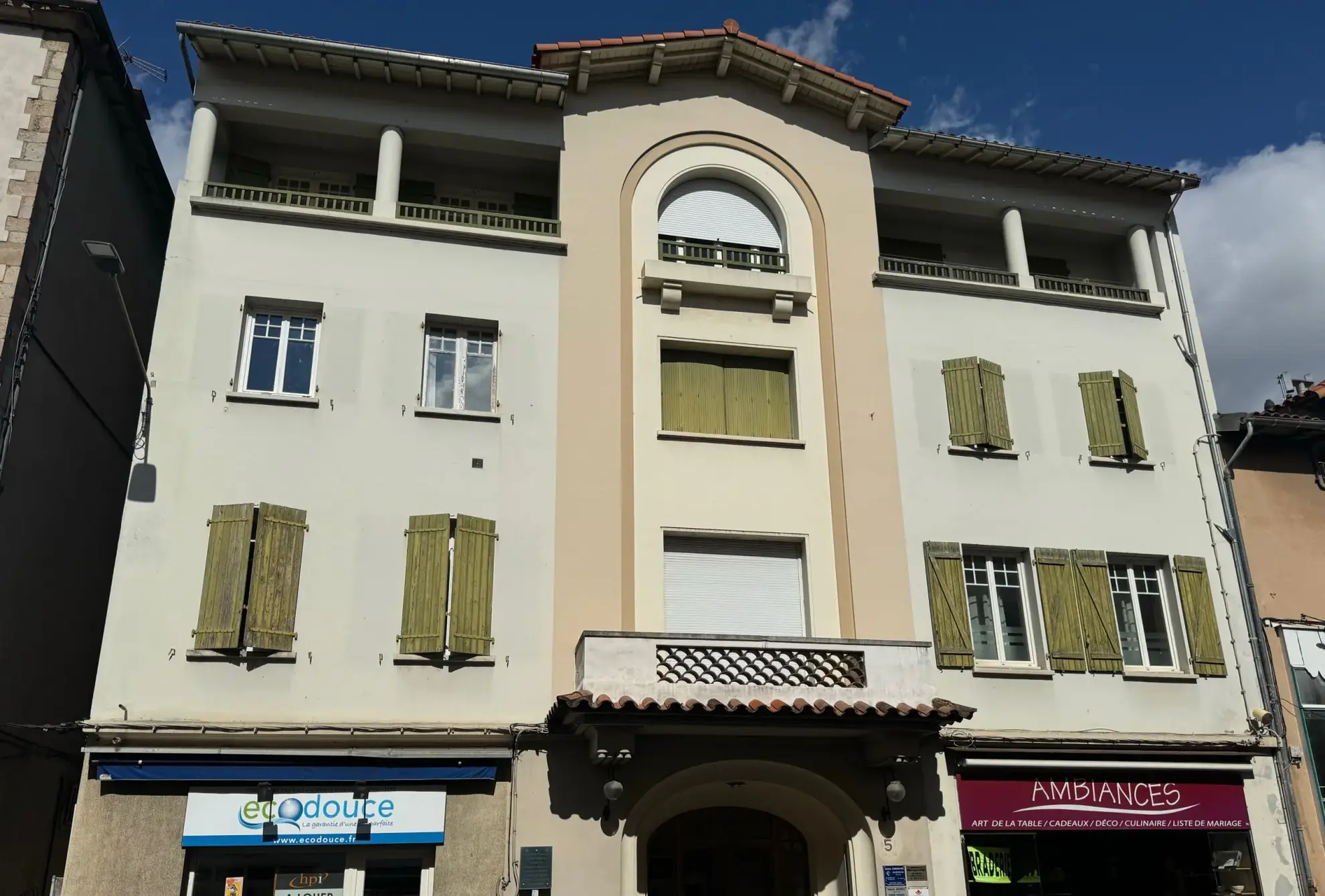 Espace de consultation lumineux à Saint-Affrique - 57 m² avec ascenseur 