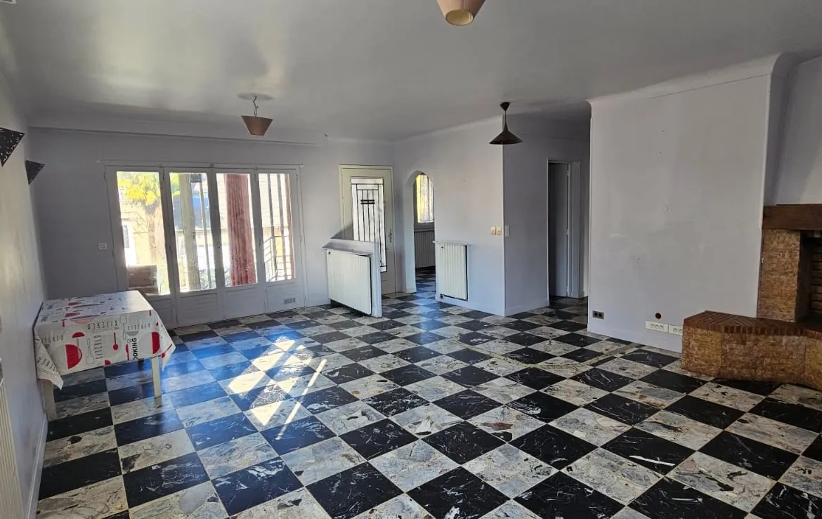 Appartement T4 à rénover de 81,52 m² aux Pavillons-sous-Bois – Potentiel et calme 