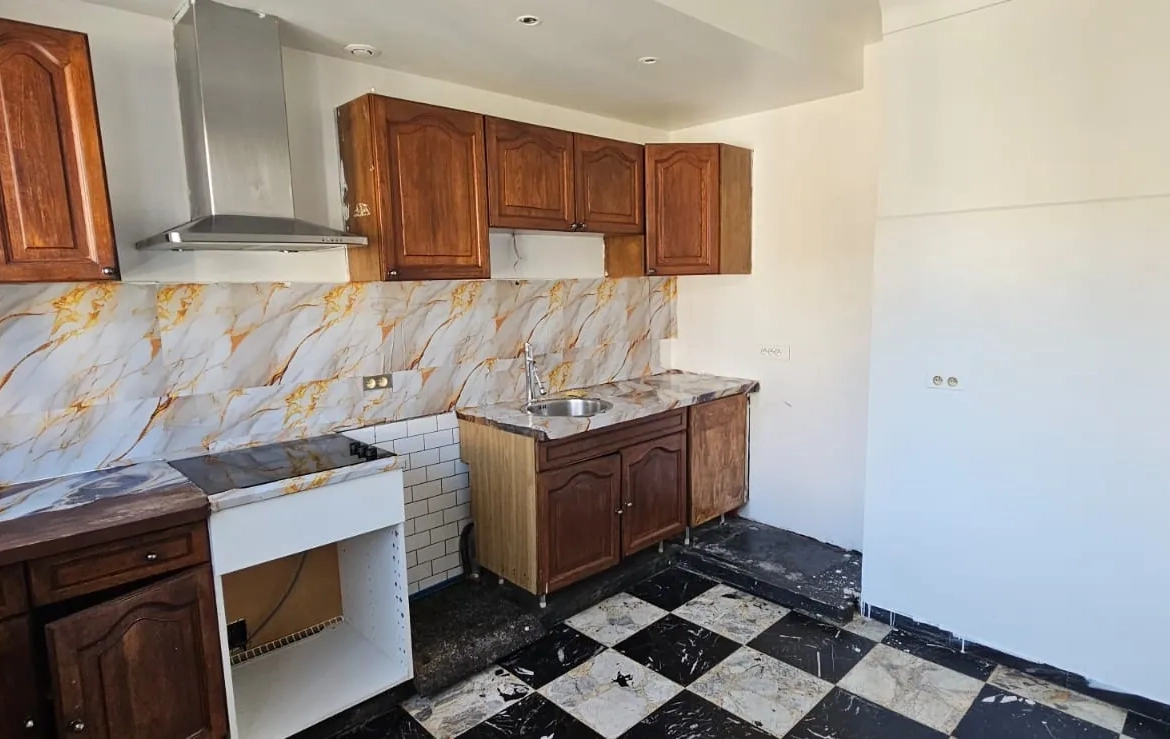 Appartement T4 à rénover de 81,52 m² aux Pavillons-sous-Bois – Potentiel et calme 