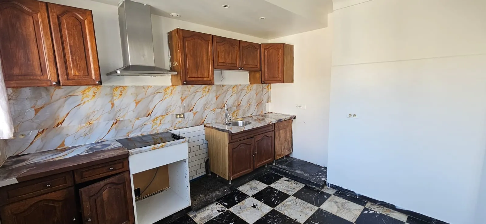 Appartement T4 à rénover de 81,52 m² aux Pavillons-sous-Bois – Potentiel et calme 