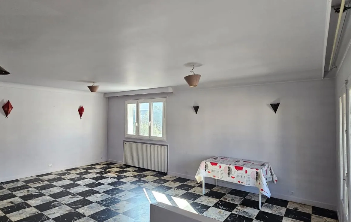Appartement T4 à rénover de 81,52 m² aux Pavillons-sous-Bois – Potentiel et calme 
