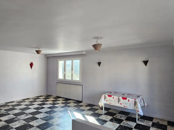 Appartement T4 à rénover de 81,52 m² aux Pavillons-sous-Bois – Potentiel et calme 