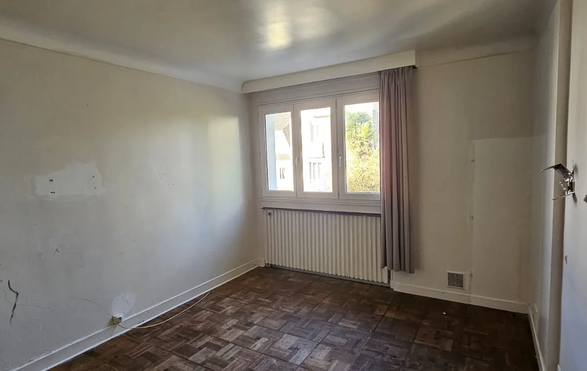Appartement T4 à rénover de 81,52 m² aux Pavillons-sous-Bois – Potentiel et calme 