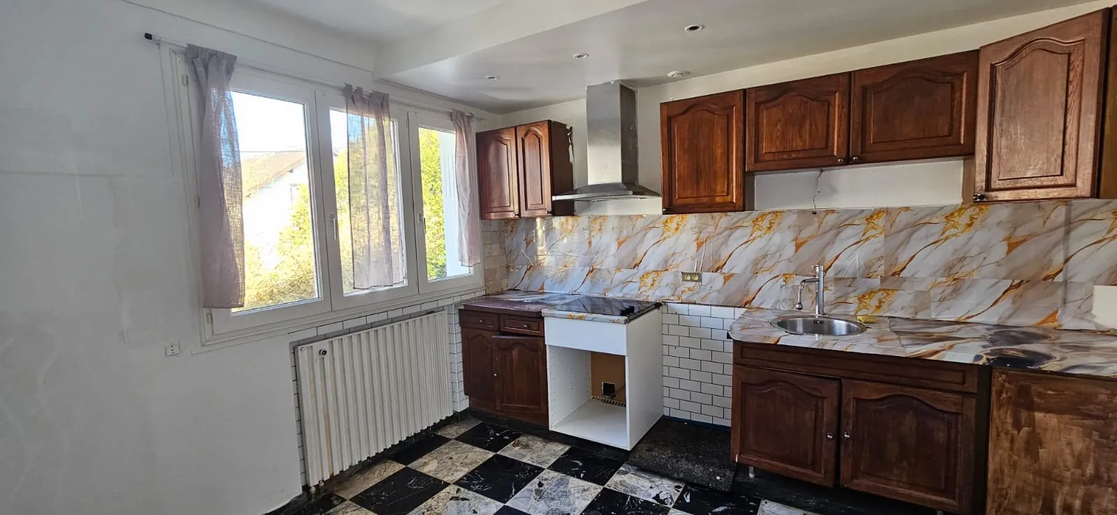 Appartement T4 à rénover de 81,52 m² aux Pavillons-sous-Bois – Potentiel et calme 