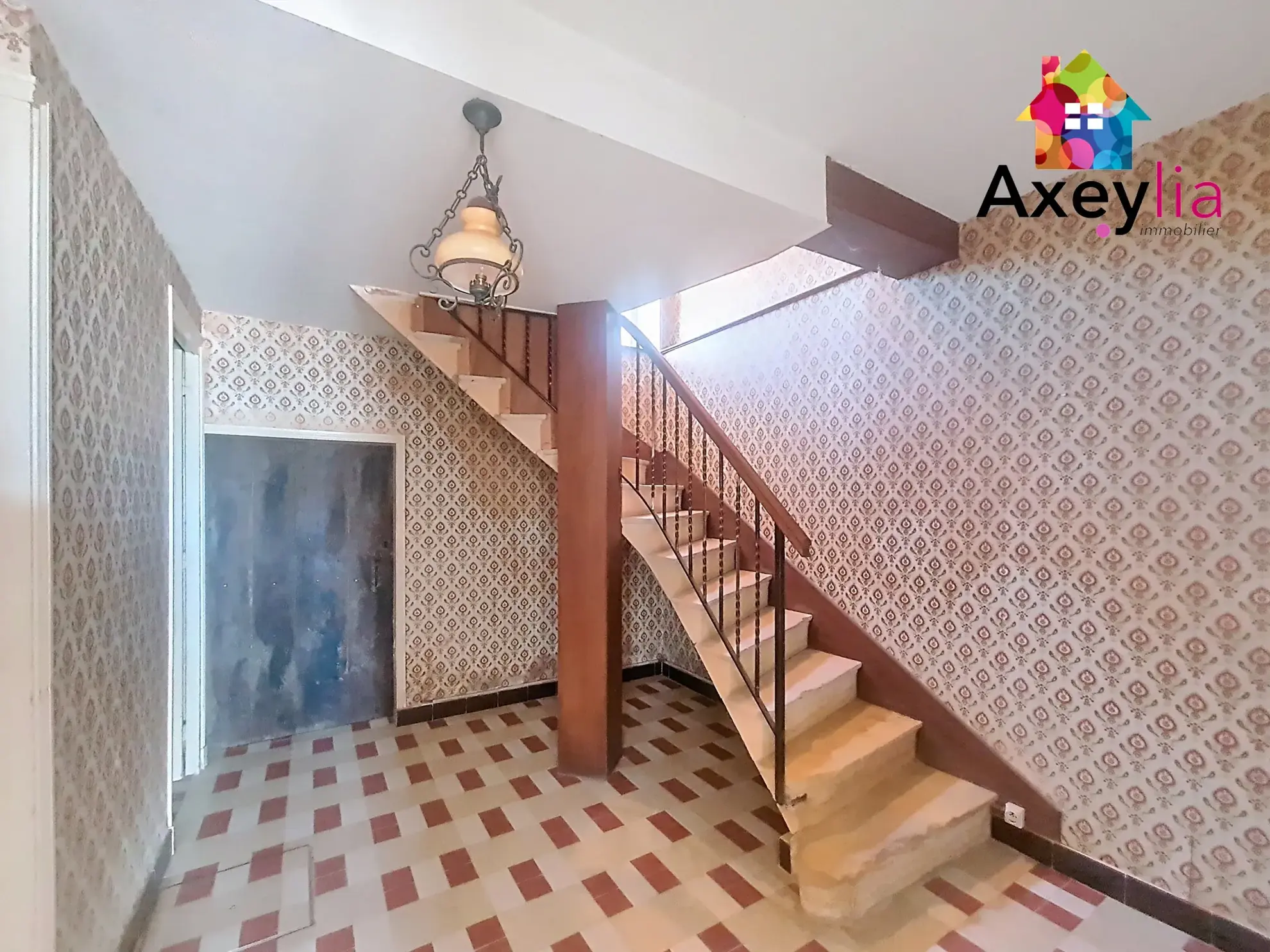 Maison à vendre à Melay (71) avec 3 chambres, garage et cour 