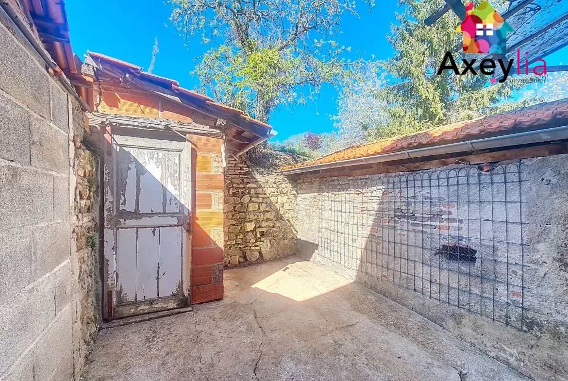 Maison à vendre à Melay (71) avec 3 chambres, garage et cour 