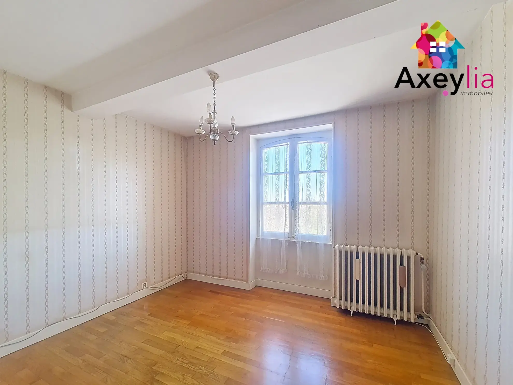 Maison à vendre à Melay (71) avec 3 chambres, garage et cour 