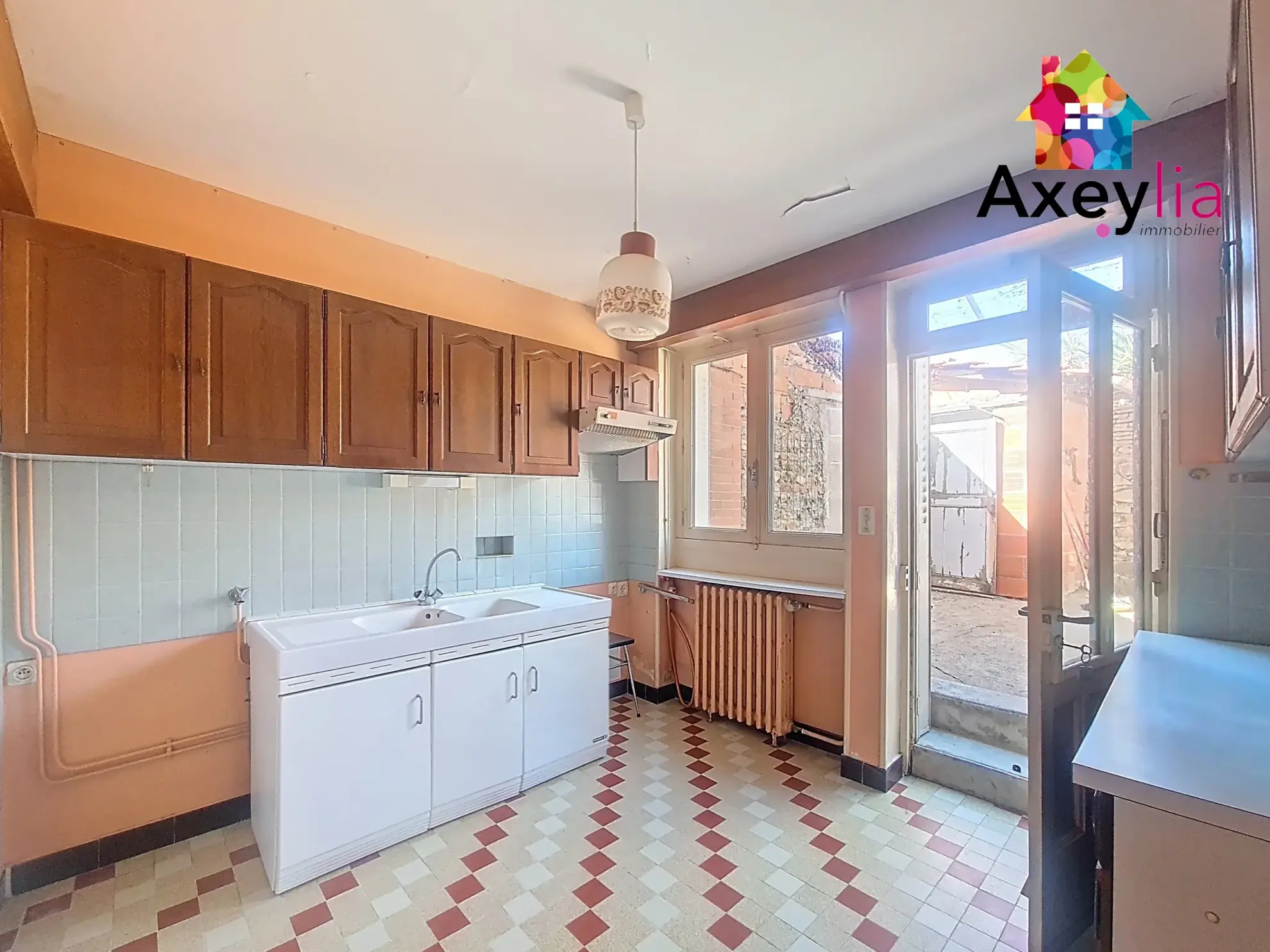 Maison à vendre à Melay (71) avec 3 chambres, garage et cour 