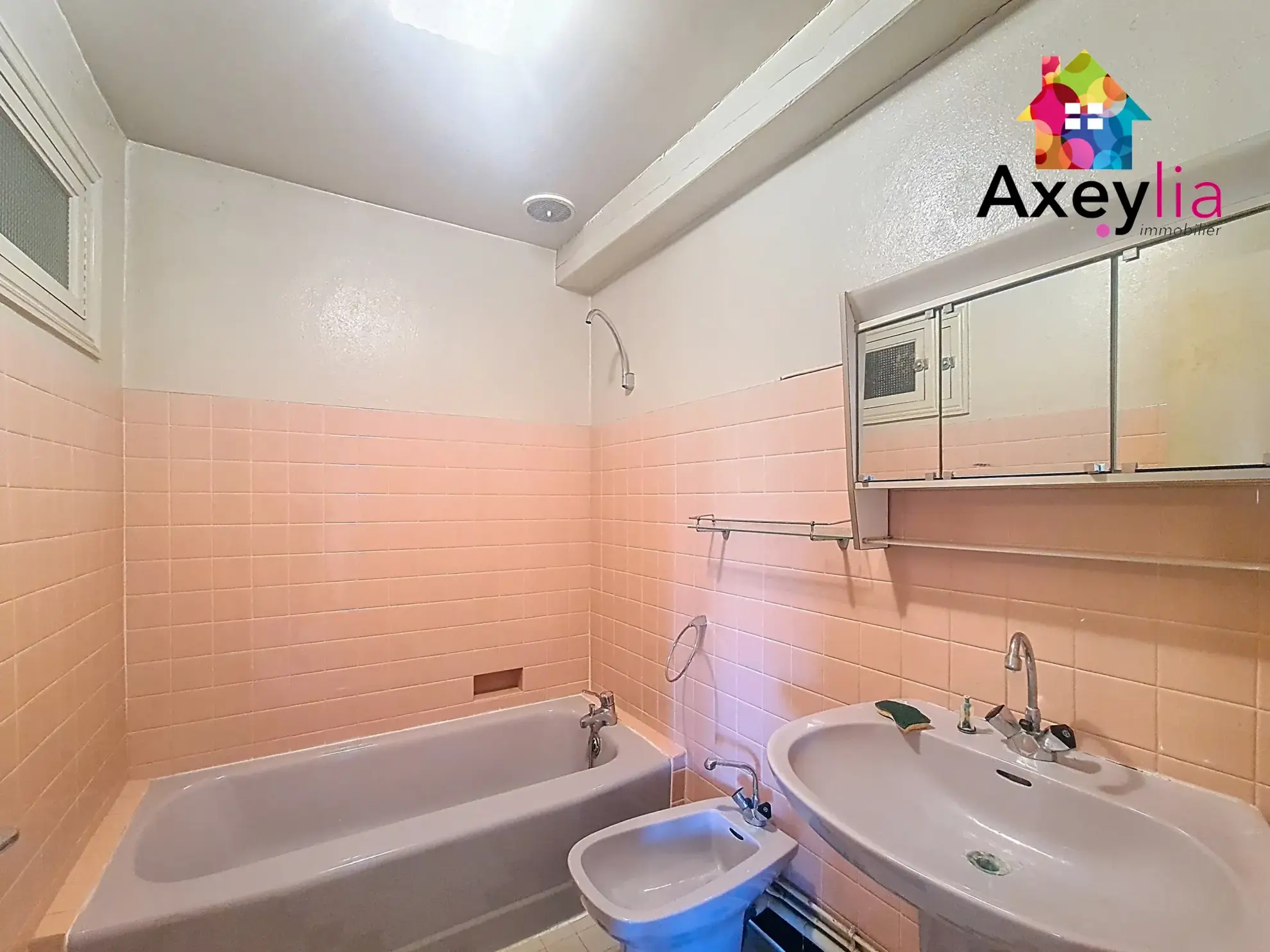 Maison à vendre à Melay (71) avec 3 chambres, garage et cour 