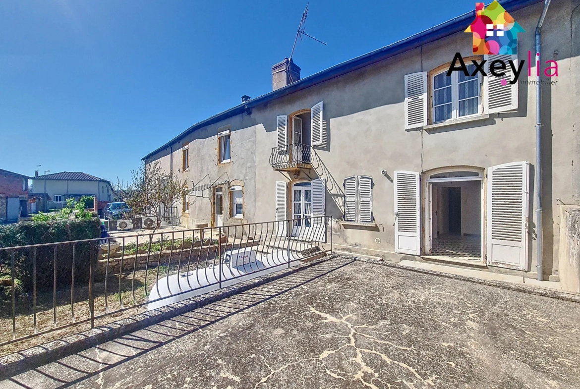Maison à vendre à Melay (71) avec 3 chambres, garage et cour 