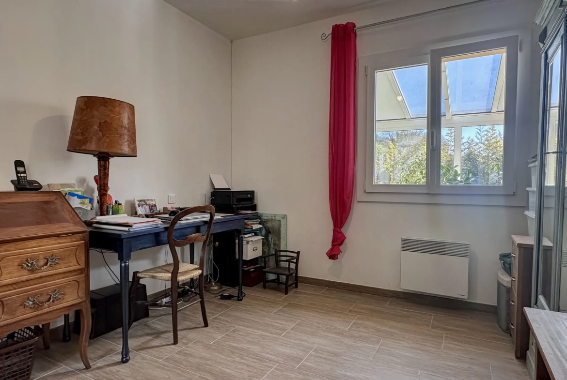 Villa contemporaine à Villeneuve-sur-Lot avec 3 chambres et jardin clos de 1910 m² 