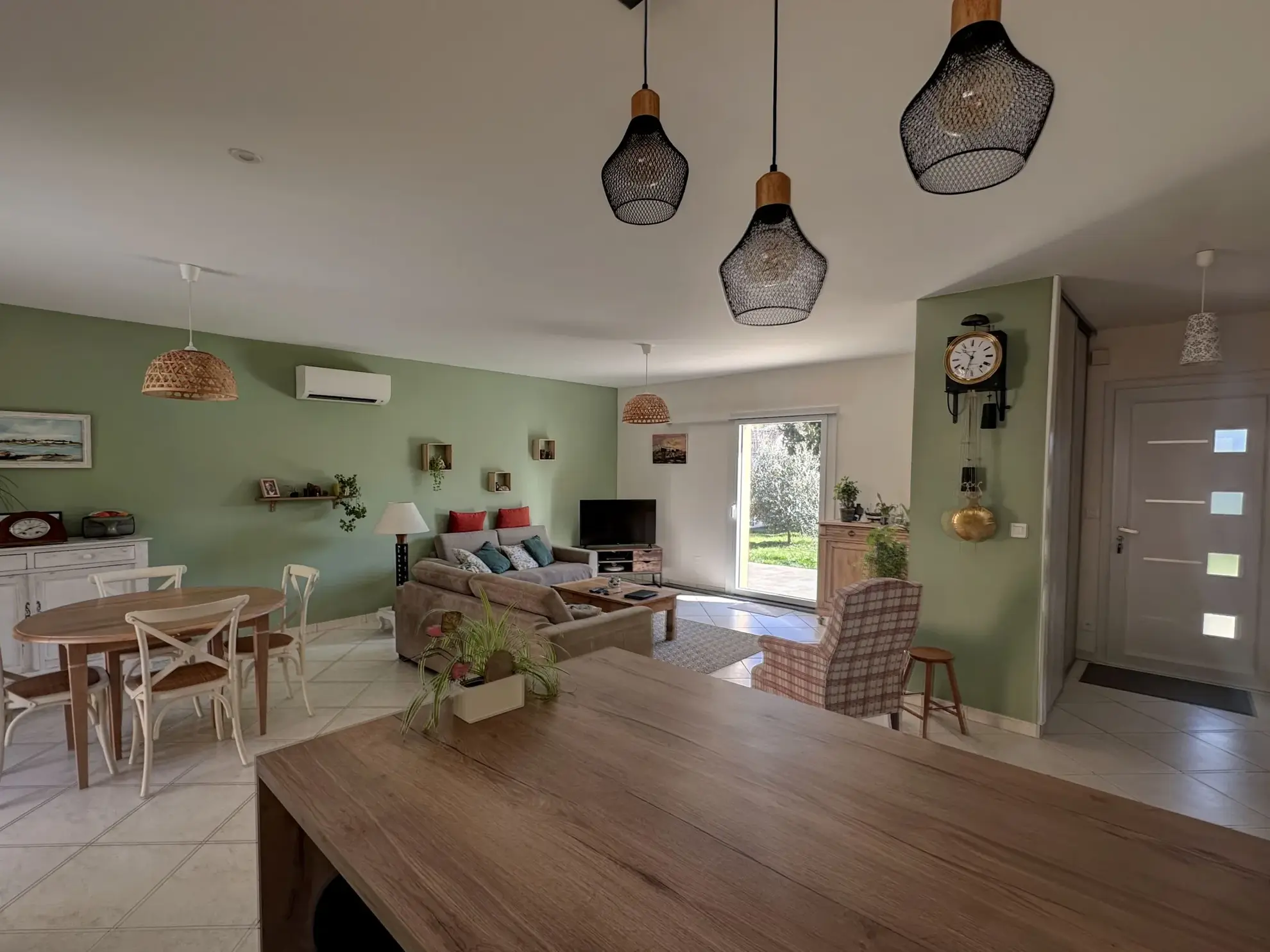 Villa contemporaine à Villeneuve-sur-Lot avec 3 chambres et jardin clos de 1910 m² 