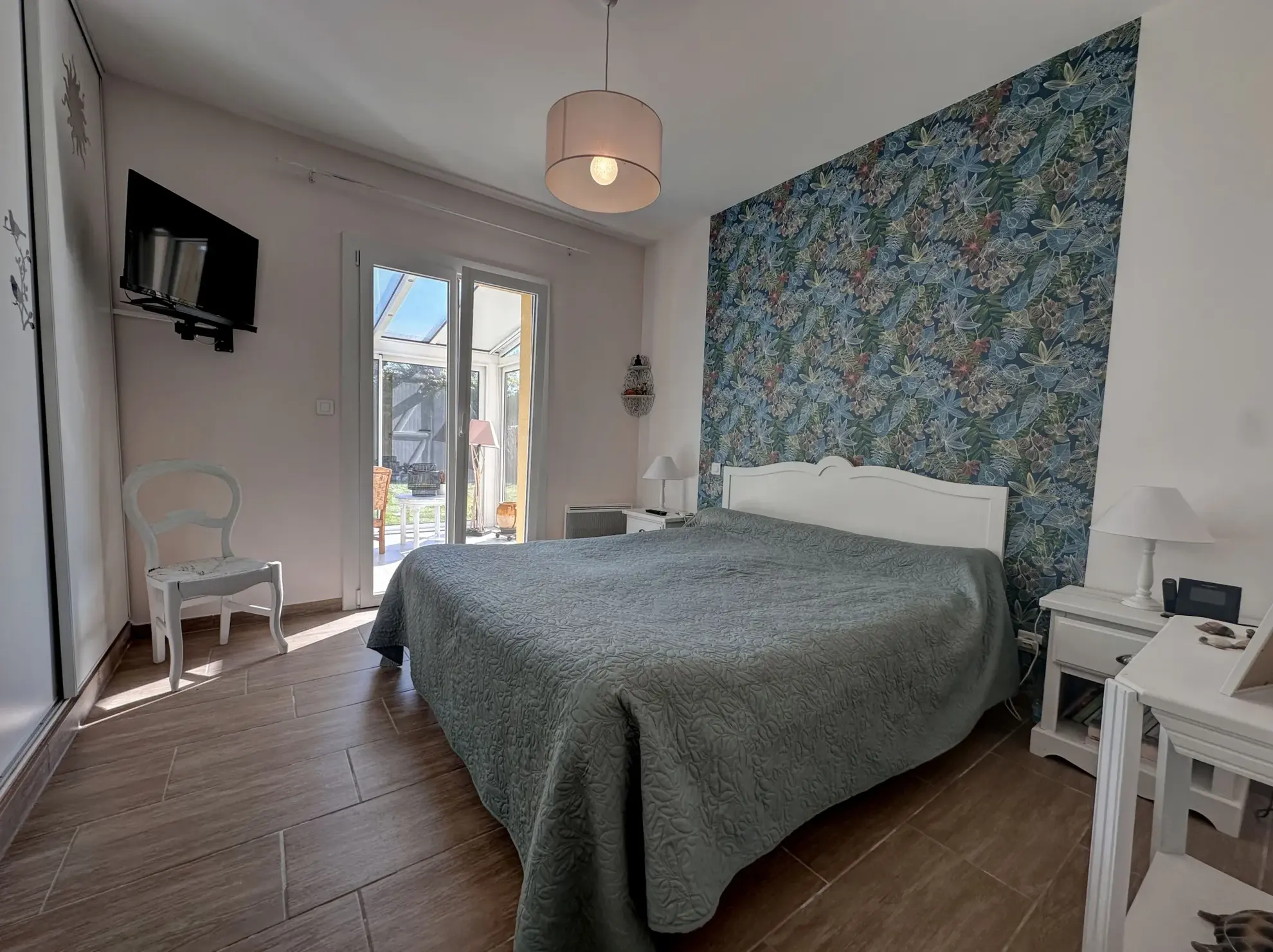 Villa contemporaine à Villeneuve-sur-Lot avec 3 chambres et jardin clos de 1910 m² 