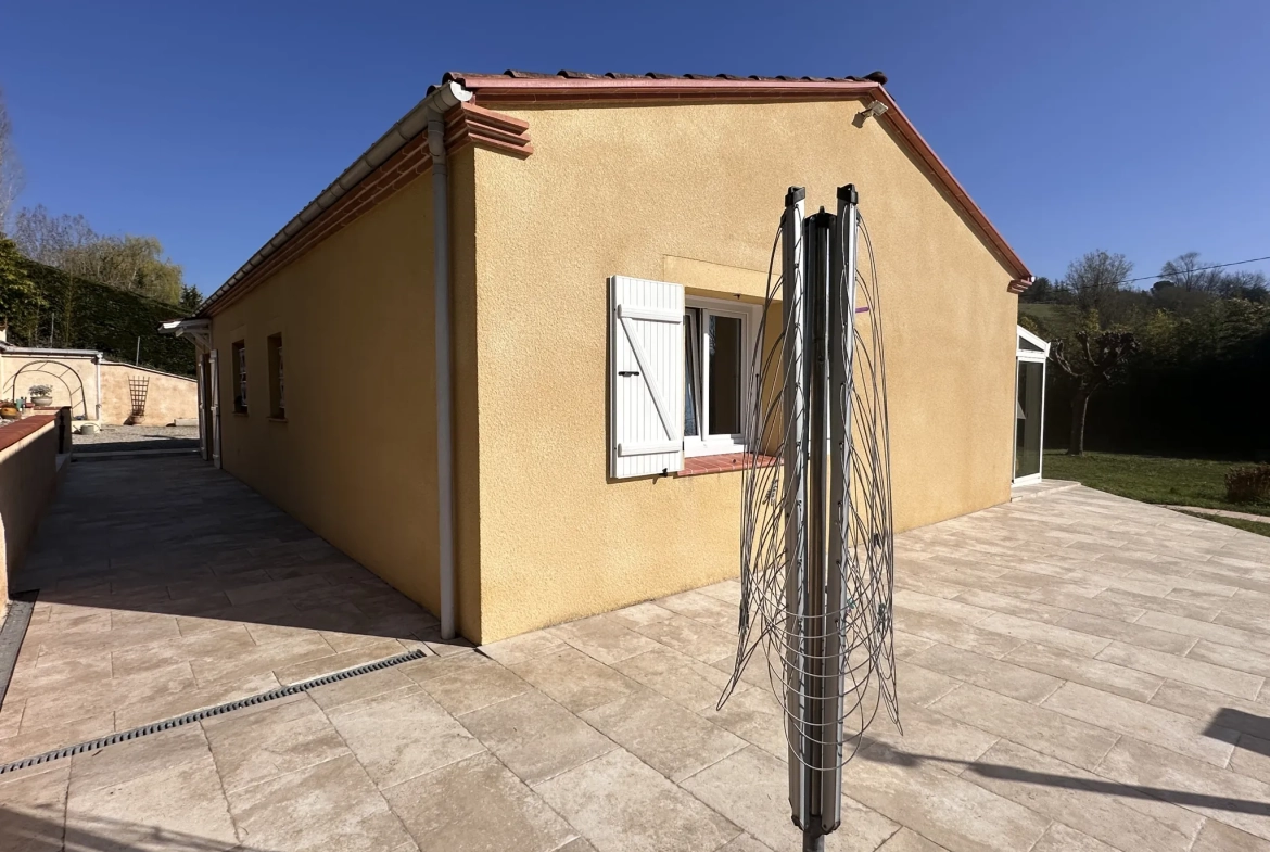 Villa contemporaine à Villeneuve-sur-Lot avec 3 chambres et jardin clos de 1910 m² 